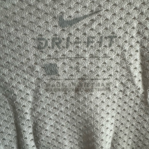 Nike Workout Shirt - Picture 5 of 6